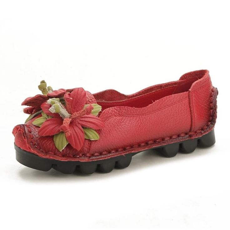 Product Description: Revel in the lightweight leather design and breathable perforated details that comprise this modernized take on the classic flat style. Slip-on Leather upper Leather lining TPR sole Flower Flat, Mode Casual, Leather Moccasins, Leather Flat Shoes, Genuine Leather Shoes, Flat Style, Leather Shoes Woman, Shoe Style, Leather Flats