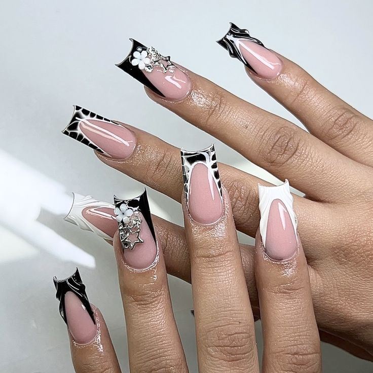 ig: nailsxomari Long Acrylic Nails Black And White, Long Square Acrylic Nails Black And White, White And Black Nails Acrylic, Black And White Long Almond Nails, Black And White Xl Acrylic Nails, Black And White Junk Nails, Black White Nails, Unique Acrylic Nails, Dope Nails