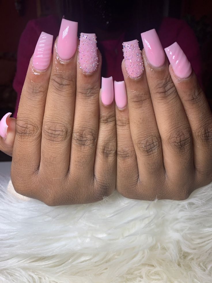 Short Bubble Gum Pink Nails, Bubble Gum Pink Nails Acrylic, Bubble Gum Nails, Bubble Gum Pink Nails, Bubblegum Pink Nails, Nail Glow, Neon Pink Nails, Overlay Nails, Cute Short Nails