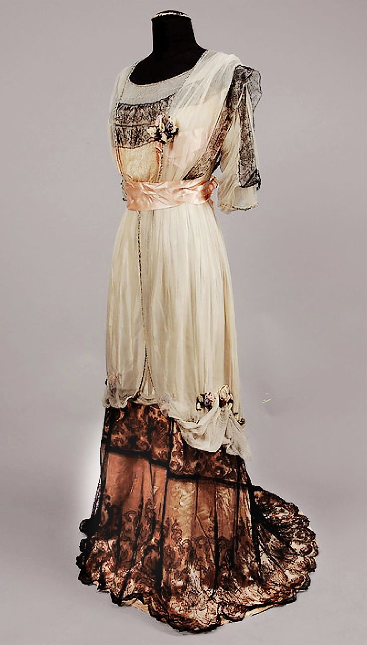 Edwardian Gown, Paris, 1908    Silk, chiffon, lace, crystal beads, paste stones, ribbons, silk flowers. 1908 Dress, Edwardian Evening Gown, 1908 Fashion, Belle Epoque Fashion, Historical Gowns, 1900s Fashion, 1910s Fashion, 20th Century Fashion, Edwardian Dress