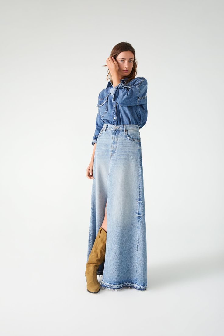 Maxi Denim Skirt Outfit, Long Denim Skirt Outfit, Denim Skirt Trend, Beautiful Long Dresses, Long Skirt Outfits, Denim Skirt Outfits, Long Denim Skirt, Maxi Skirt Outfits, Skirt Trends