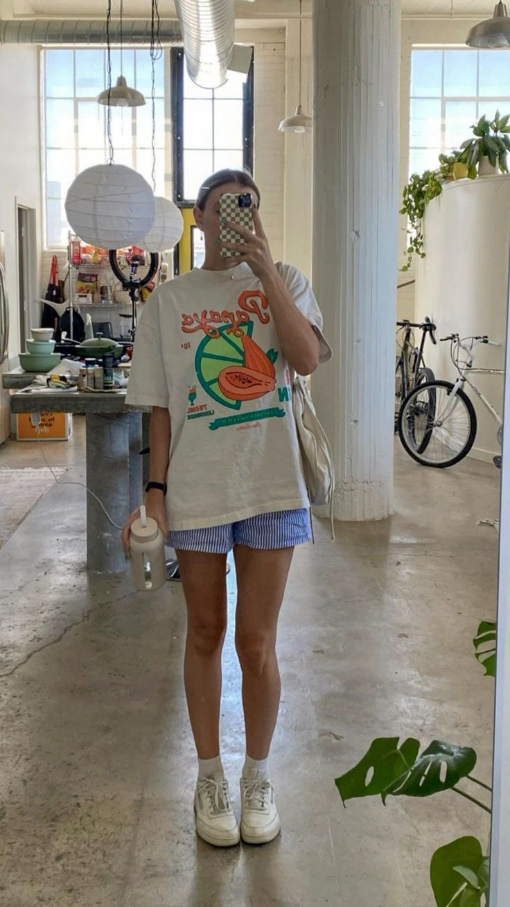 Babysitting Outfit Summer Casual, Boxer Shorts Outfit, Woman Boxer, Mode Ulzzang, Outfit Inspo Summer, Looks Street Style, Mode Inspo, Cute Summer Outfits, Mode Vintage