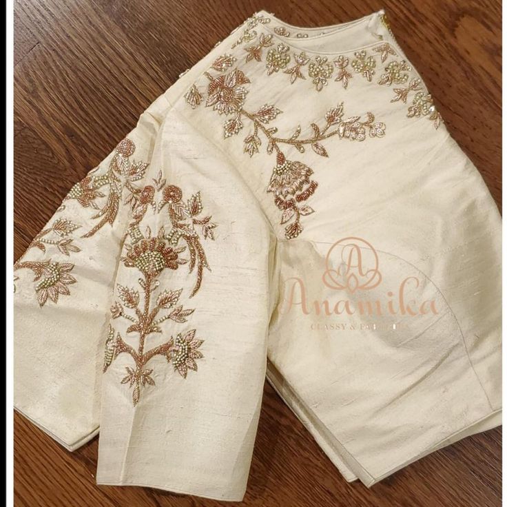 Cream Blouse Embroidery Designs, Off White Work Blouse Designs, Latest White Blouse Designs, Cream Blouse Designs For Saree, Cream Colour Maggam Work Blouse, White Work Blouse Designs, White Blouse Work Designs Latest, Cream Colour Blouse Designs, Cream Blouse Work Design