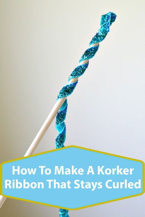 a skewer with blue yarn on it and the words how to make a korker ribbon that stays curved