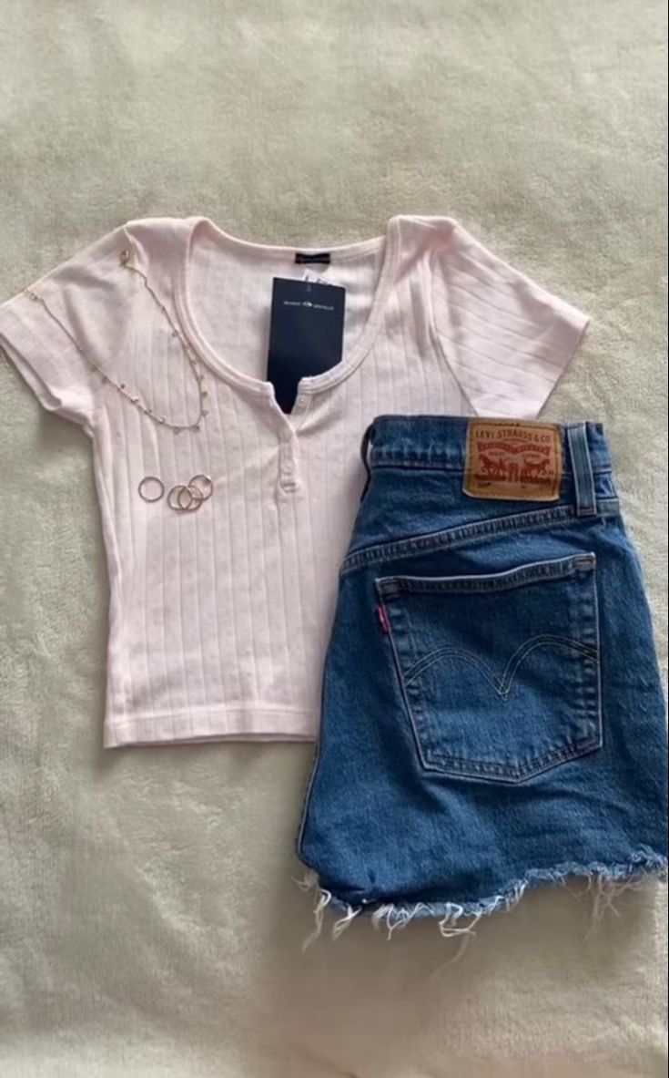 Jean Shorts Outfit Coquette, Summer Outfits Coquette, Coquette Summer Outfits, Casual Church Outfits Summer, Outfits Shorts, Jean Short Outfits, Top Jean, Fasion Outfits, Outfit Inspo Summer