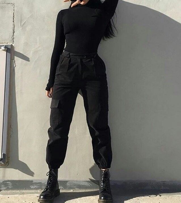 Army Boots Outfit, Combat Boots Outfit For Women, Cargo Pants Outfit Winter, Cute All Black Outfits, Black Cargo Pants Outfit, Juliette Ferrars, Combat Boot Outfits, Combat Boot Outfit, Combat Clothes