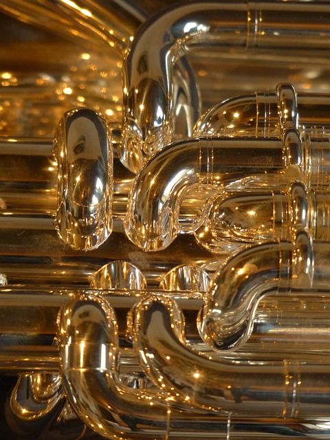 an image of a musical instrument that is shiny