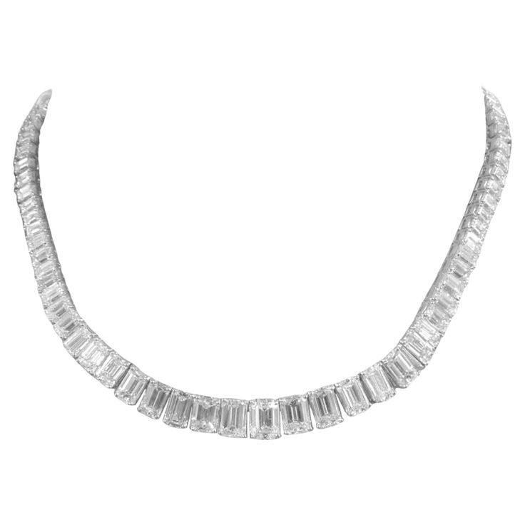 40 Carats Emerald Cut Diamond Riviera Necklace This necklace has a total of 120 GIA certified diamonds. Clarity range VS-SI1, Color range I-H White Diamond Jewelry, Diamond Tennis Necklace, Tennis Necklace, Expensive Jewelry, Modern Necklaces, Emerald Cut Diamonds, Fine Jewels, Emerald Diamond, Emerald Cut