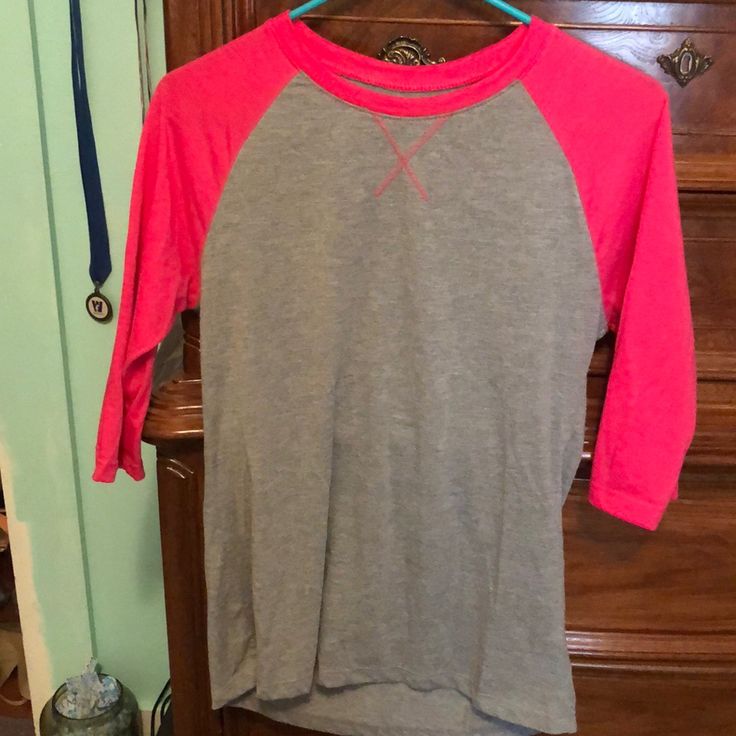 Work Our Top Never Worn Pink Stretch Casual T-shirt, Casual Pink Raglan Sleeve Top, Casual Pink Top With Raglan Sleeves, Athletic Women, Tops & Tees, Womens Tops, Grey, Women Shopping, Pink