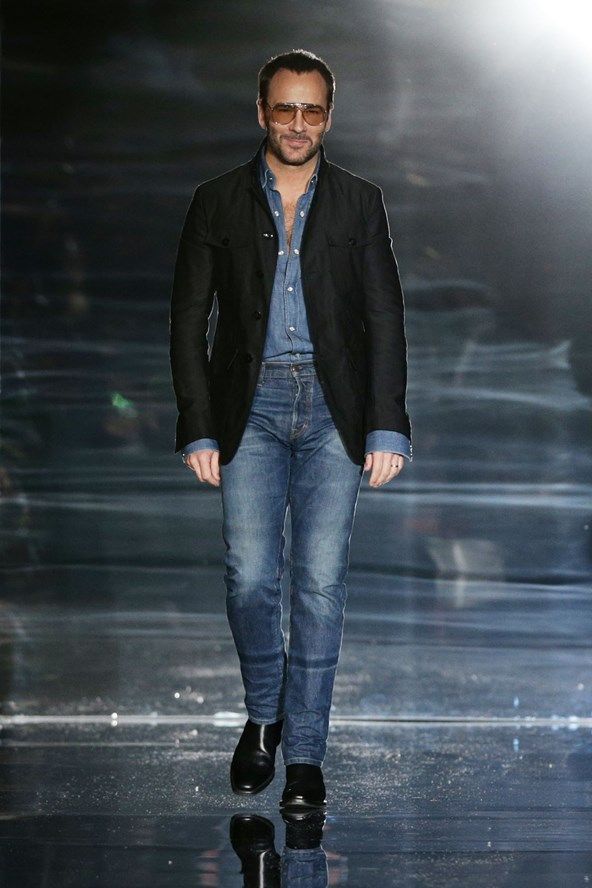 Tom Ford Rocks Double Denim at London Fashion Week Tom Ford Casual, Tom Ford Jeans, Cool Tuxedos, Denim Outfit Men, Bald Men Style, Mens Fashion Blazer, Tom Ford Men, Double Denim, Raw Denim