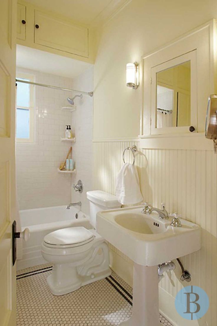 a bathroom with a sink, toilet and bathtub in it's center area