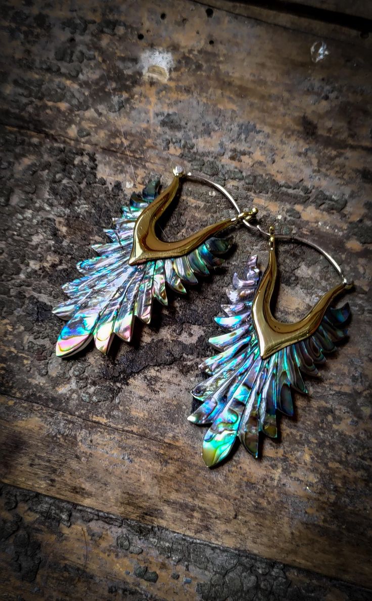 Brass Carved by Hand Abalone Shell Large Wings Design with Silver 925 Wire Light Weight, Original Design ⚠️⚠️SELL AS A PAIR ONLY⚠️⚠️ Unique Piercing Ideas, Weave Jewelry, Indigenous Jewelry, Hippie Look, Wings Design, Shiny Things, Large Earrings, Eye Jewelry, Abalone Shell