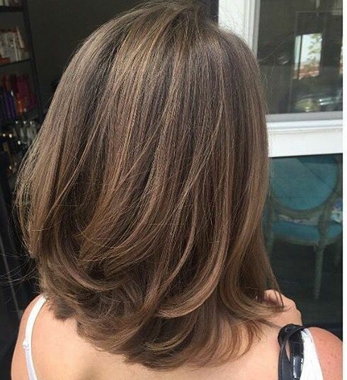 I like the cut in the back. Long Haircut, Haircut Types, Haircuts For Medium Hair, Penteado Cabelo Curto, Medium Hair Cuts, Shoulder Length Hair, Short Bob Hairstyles, Long Hair Cuts, Medium Length Hair Cuts