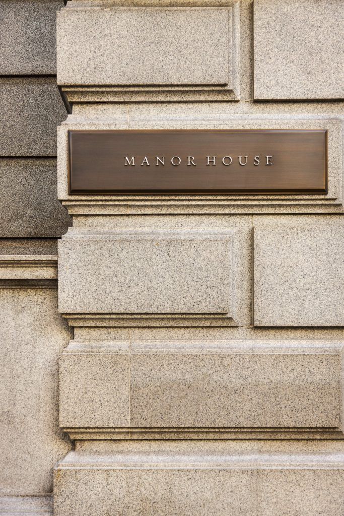 a sign on the side of a building that says manor house