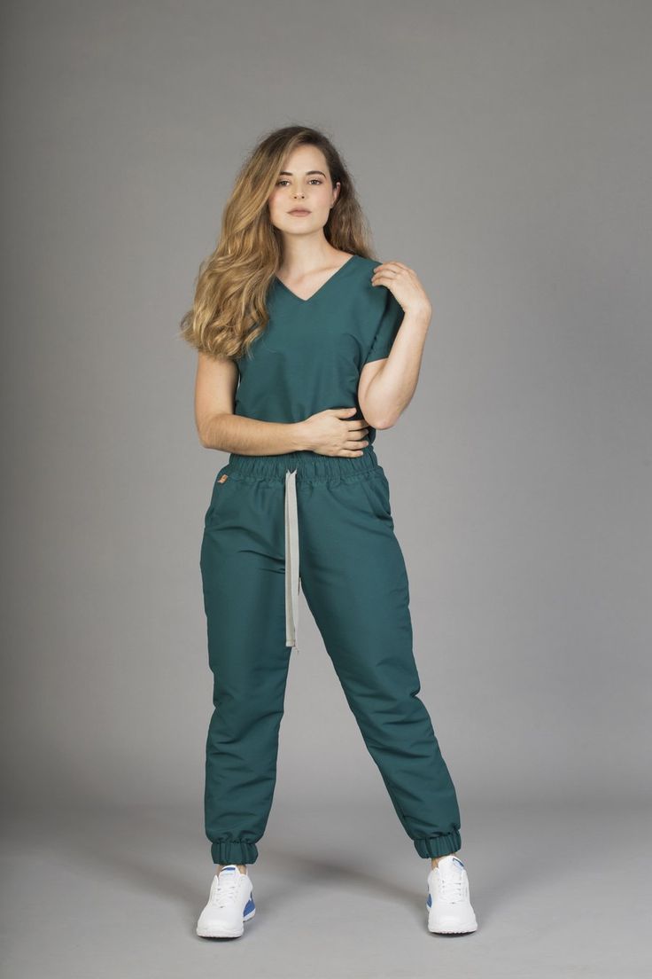 Stylish Scrubs, Medical Scrubs Outfit, Scrubs Outfit, Female Doctor, Uniform Design, Medical Scrubs, Cole Sprouse, I Dress, Work Outfit