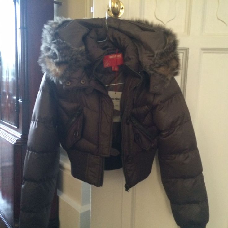 Y2k Winter Coat, How To Style A Puffer Jacket, Y2k Winter Jacket, Y2k Puffer Jacket, 2000s Jacket, Jackets Y2k, Fur Puffer Jacket, Y2k Coat, Puffer Jacket With Fur