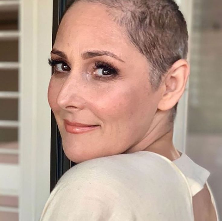 "I believe my hair loss was due to many factors." Short Buzzed Hair, Short Pixie Hairstyles, Ricki Lake, Buzz Cut Women, Lake Hair Styles, Talk Show Host, Shave Her Head, Super Short Hair, Bald Women