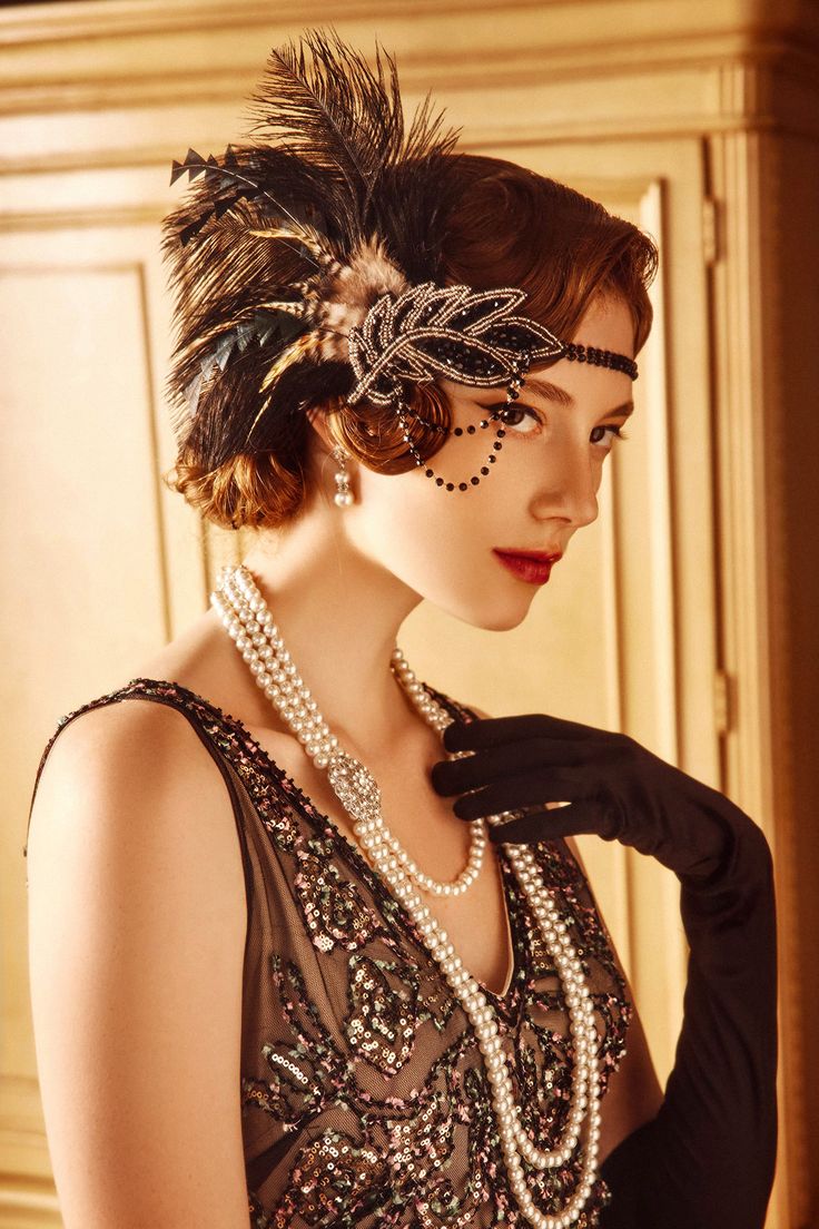 Roar back 100 years to unprecedented golden 20s with this headband, which perfectly create an elegant and sophisticated Gatsby style.Features: High quality beads and puffy feather Adjustable ribbon band Exquisite head chain design Peacock feather design Feather Hats Vintage, Luxury Feathered Evening Headpieces, Luxury Vintage Headpiece For Formal Occasions, The Great Gatsby Style, Roaring 20s Style, Luxury Vintage Formal Headpieces, Luxury Vintage Fitted Headpieces, Gatsby Party Makeup, Which Makeup