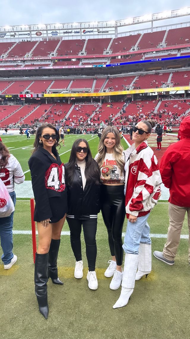 Stories • Instagram Football Outfits For Women Games, Nfl Wag Outfit, Nfl Wag, Football Game Outfits, Nfl Wives, Gameday Outfits, Sporty Spice, Game Outfit, Football Game Outfit