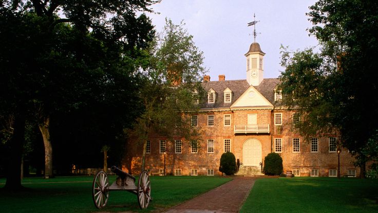 a horse drawn carriage sitting in front of a large building