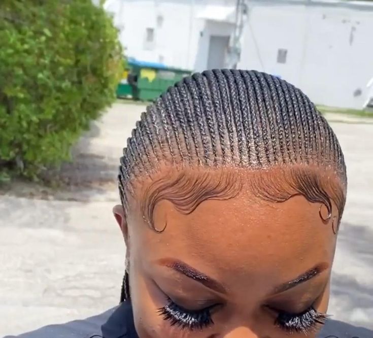 Tiny All Back Cornrows Hairstyles, Tiny Cornrows Braids Straight Back, Fishtail Braid Hairstyles Black Women, Black Hairstyles For Round Faces, Cornrows Natural Hair, Fishtail Hairstyles, Cornrows Braids For Black Women, Feed In Braids Hairstyles, Faux Locs Hairstyles