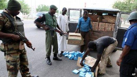 Security officials search a vehicle along the Gombe-Maiduguri (archive shot)ri expressway in Nigeria