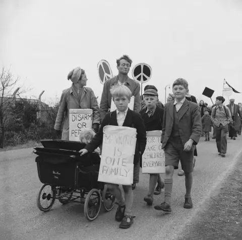 Henry Grant Collection/London Museum Henry Grant, anti-nuclear protesters marching to Aldermaston, Berkshire, May 1958