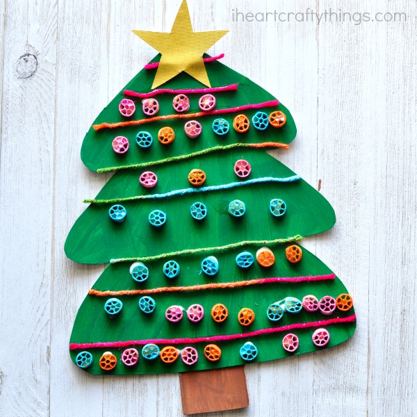 This pinwheel pasta Christmas Tree Craft is fun for kids of all ages. Great preschool craft, Christmas craft and winter kids craft.