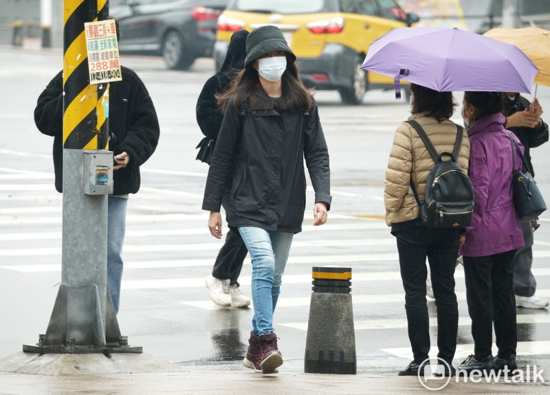 「天氣風險」指出，今天強烈大陸冷氣團開始南下，加上中層水氣增加，位處迎風面的北海岸和東北部地區將迎來陰有雨天氣。   圖：張良一／攝