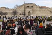 Devant le tribunal d’Avignon, le 19 décembre 2024.