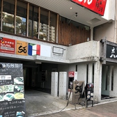 ビルを正面から見ると右手に階段がありますがコチラは他店の入口となりますのでご注意下さい。階段の左横に奥に続く通路があり、突き当たり右側にエレベータがございますのでそちらからお上がりください♪