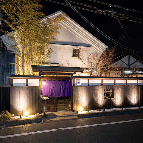 当店限定の炊き肉と拘りの料理と全国47都道府県の地酒を愉しんでください