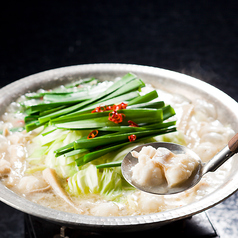 [名物]博多もつ鍋＜王道醤油/うま塩/生姜豚骨＞　一人前