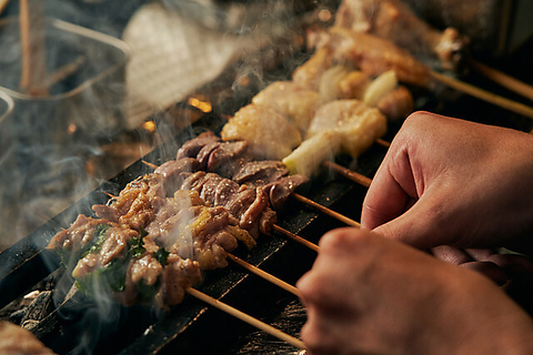 紀州備長炭で焼く自慢の焼鳥！旬な食材を使った自慢の逸品料理！