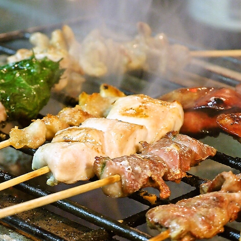 炭火焼のこだわりの焼き鳥にあうおいしいお酒を取り揃えております。