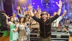 Endlich, es ist zurück: Das legendäre „Krone“-Wilderer Gschnas! Für den richtigen Partysound sorgt unter anderem Rene Rodrigezz. (Bild: Markus Wenzel)