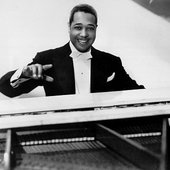 DukeEllington-MV5BNjY2MTM0NDAyNV5BMl5BanBnXkFtZTYwOTQ0MzI2._V1_.jpg