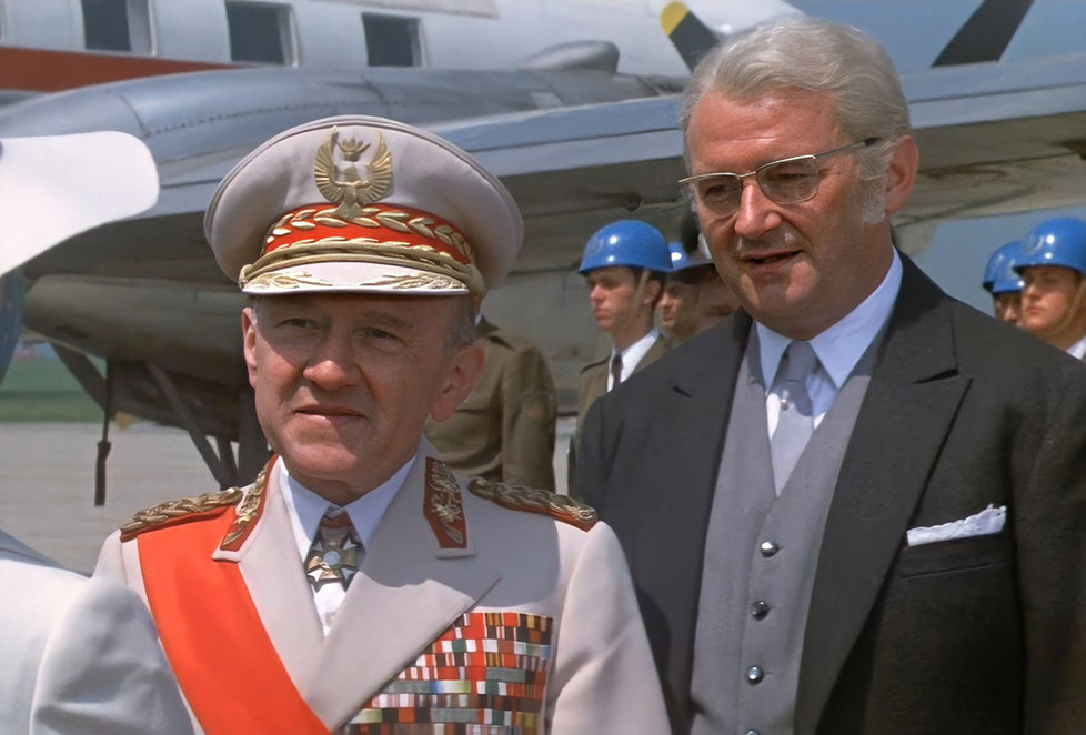 Frantisek Filipovský and Jirí Sovák in You Are a Widow, Sir! (1971)