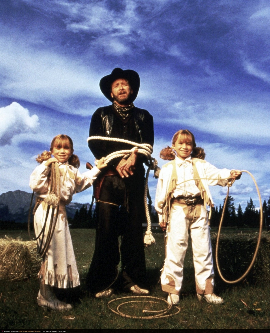 Ashley Olsen, Mary-Kate Olsen, and Martin Mull in How the West Was Fun (1994)