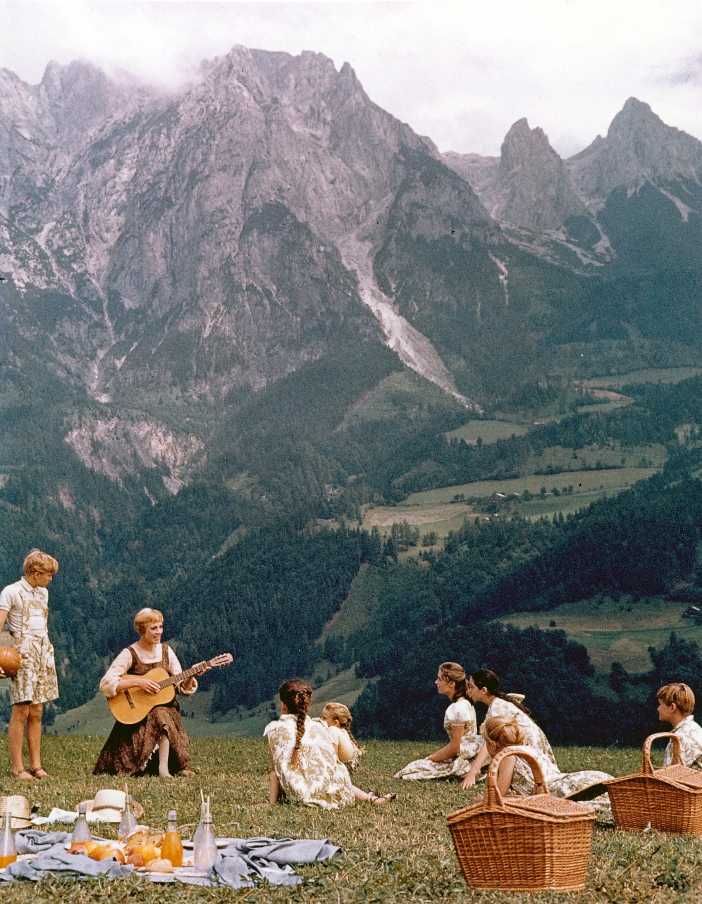 Julie Andrews, Charmian Carr, Angela Cartwright, Duane Chase, Kym Karath, Heather Menzies-Urich, and Debbie Turner in The Sound of Music (1965)