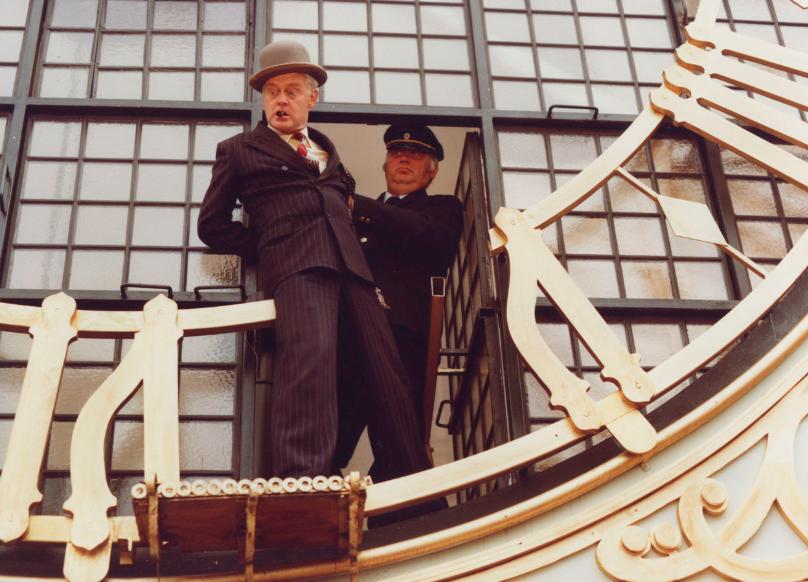 Ove Verner Hansen and Ove Sprogøe in The Olsen Gang Goes to War (1978)