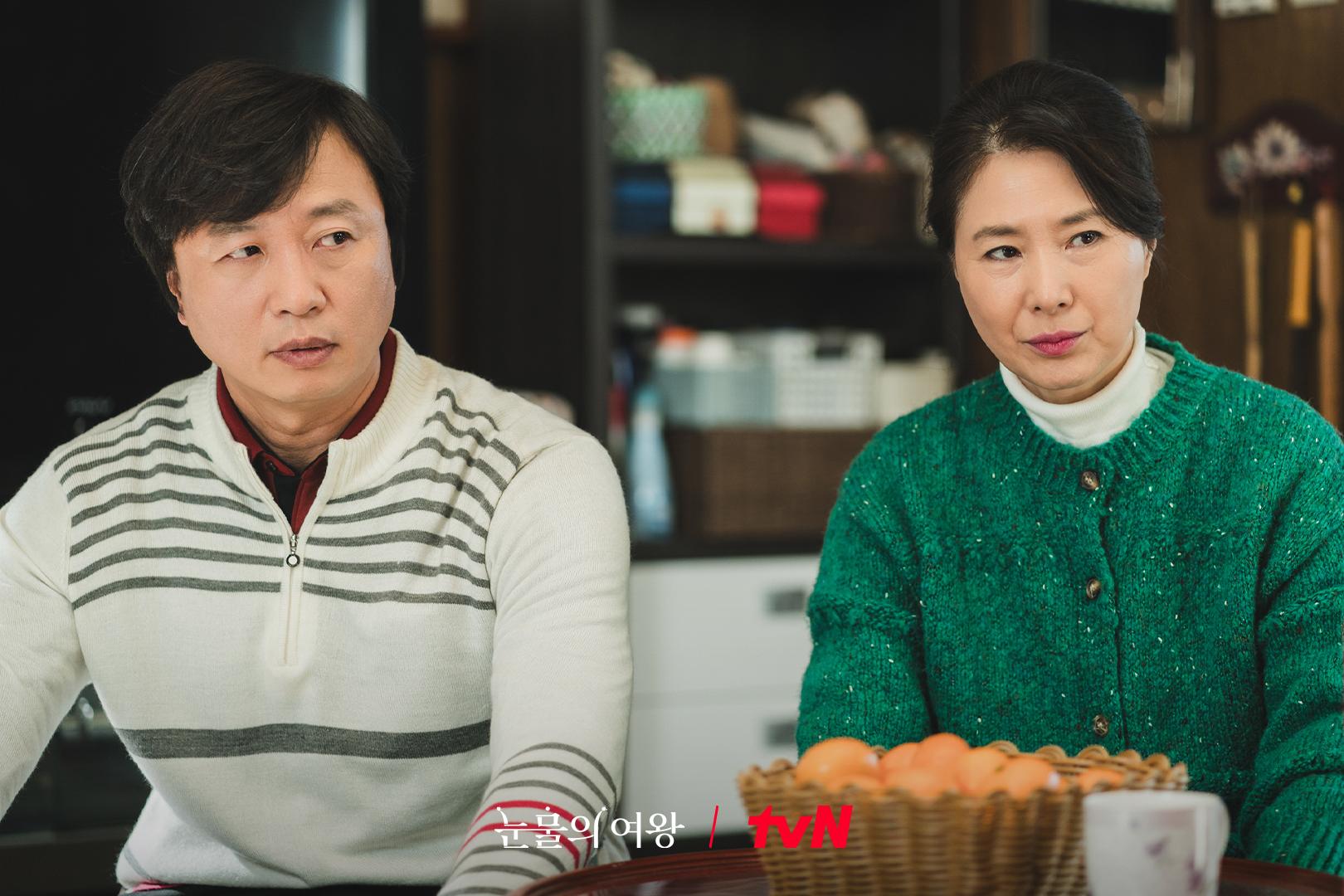 Jeon Bae-soo and Hwang Young-hee in Queen of Tears (2024)