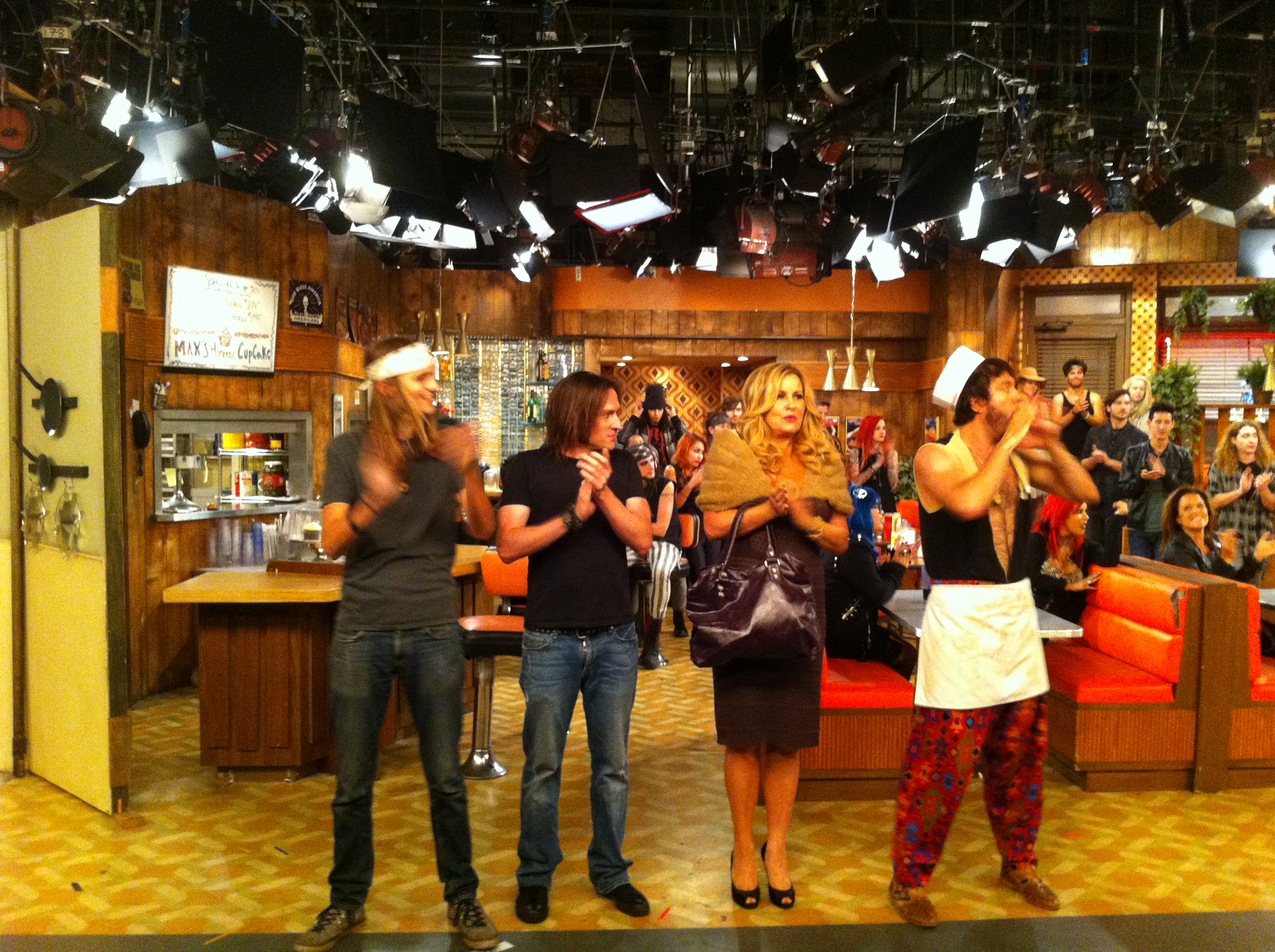 Curtain Call for 2 Broke Girls - with Robert McAtee, Jennifer Coolidge, etc.