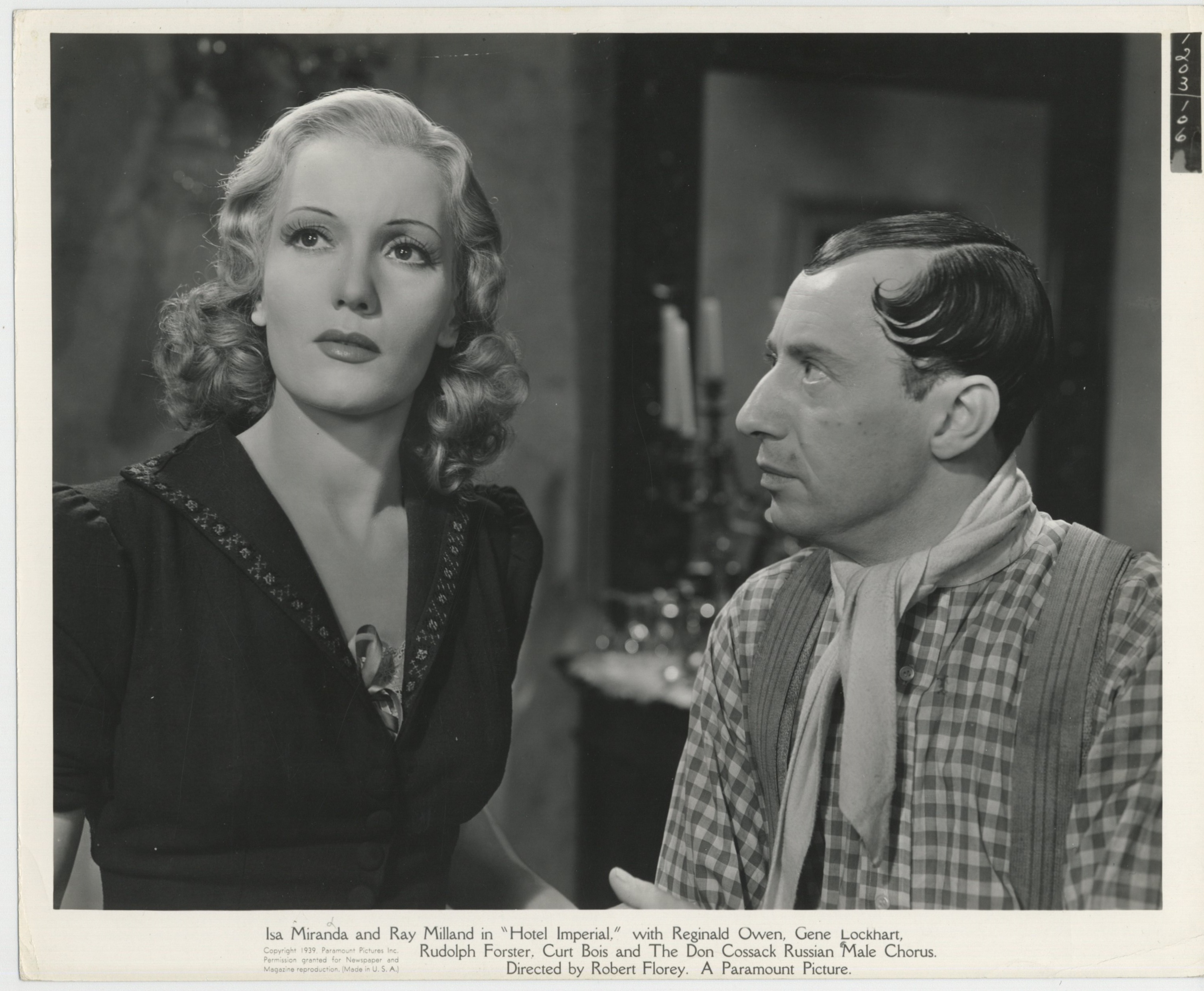 Curt Bois and Isa Miranda in Hotel Imperial (1939)