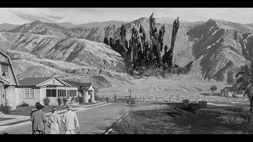 Lola Albright, Trevor Bardette, Les Tremayne, and Grant Williams in The Monolith Monsters (1957)