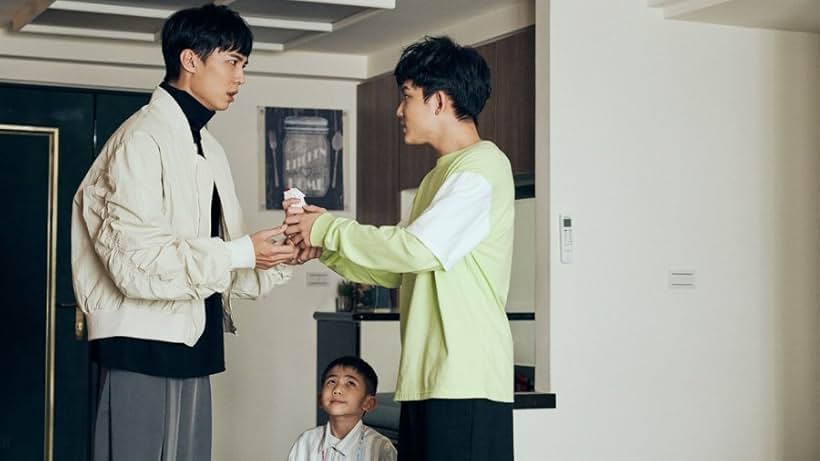 Kai Lin, Yu Jia Lin, and Mu-Han Chiu in Papa & Daddy (2021)