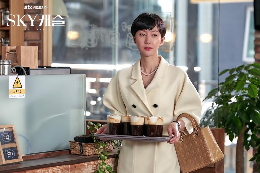 Yum Jung-ah in SKY Castle (2018)