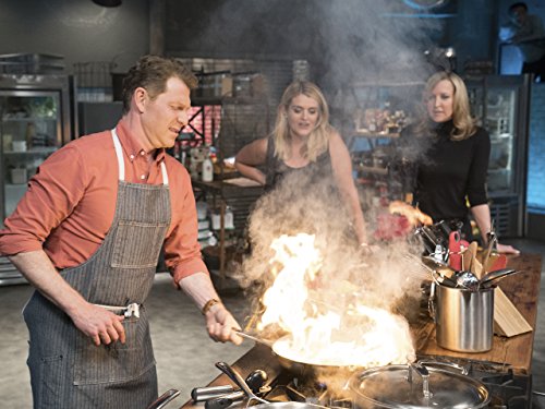 Bobby Flay, Lara Spencer, and Daphne Oz in Beat Bobby Flay (2013)