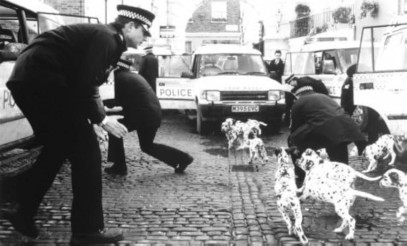 The London Police Department is thrown into a state of chaos when 101 Dalmatians are rexcued from the clutches of Cruella DeVil.