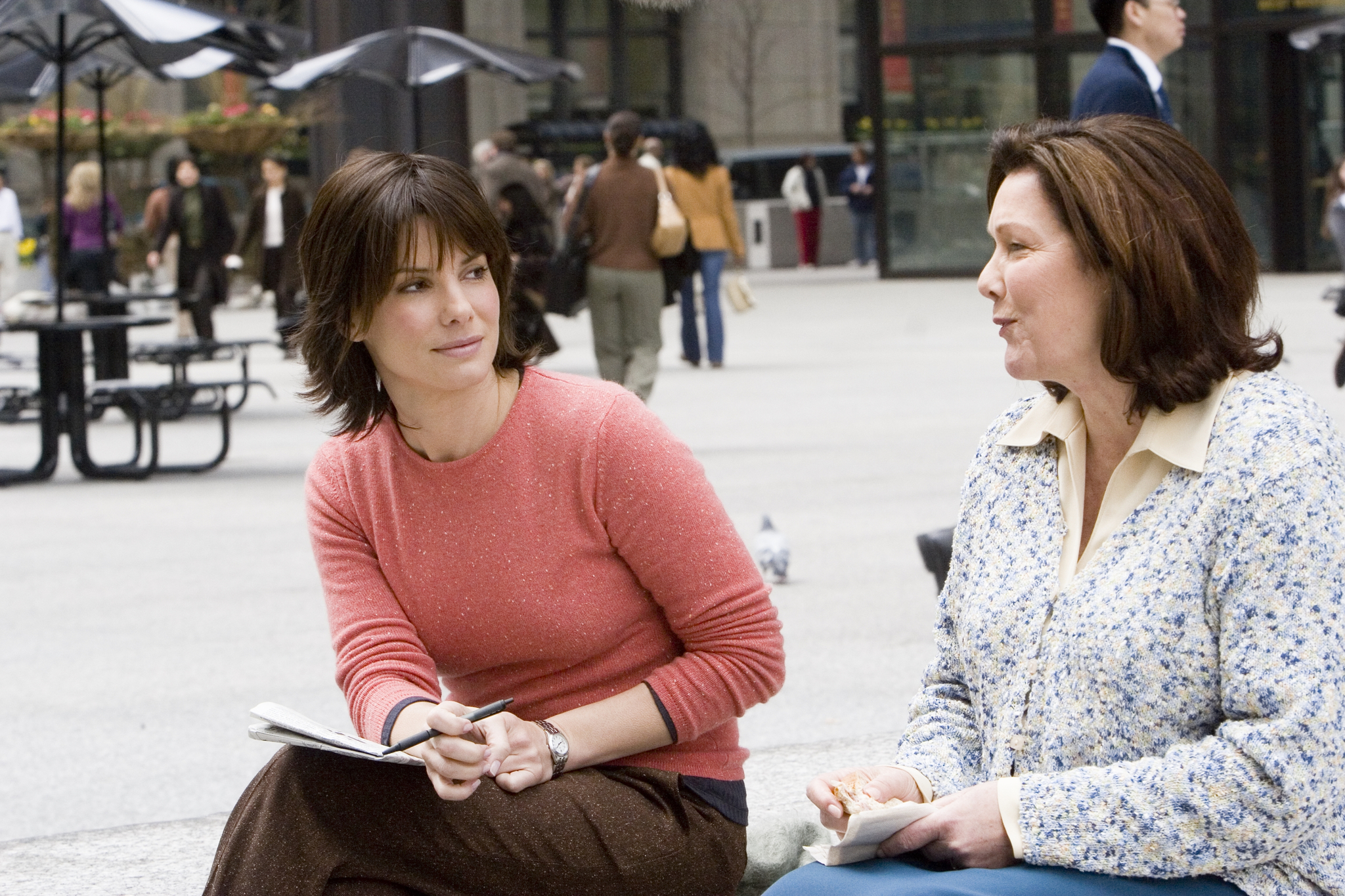 Sandra Bullock, Willeke van Ammelrooy, John R. Haley, January Stern, Sue Durso, Nick Ferrin, Andrew Perta, and Libby Pedersen in The Lake House (2006)